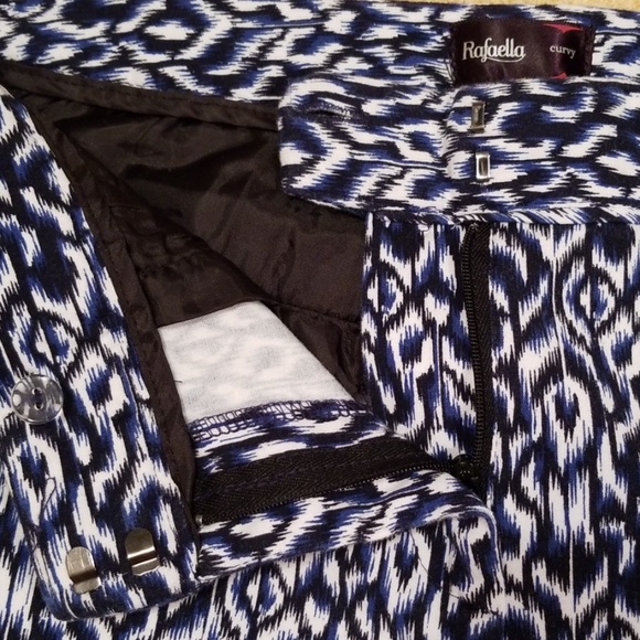 Rafaella Curvy Black, Blue and White Capris in 6 - Picture 3 of 7